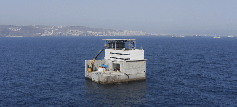 Dron en operación de puertos